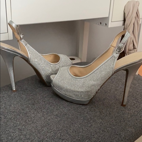 Guess Heels - Picture 5 of 5